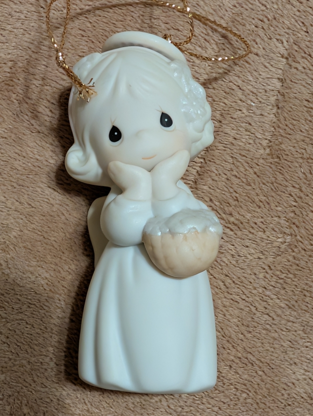 Precious Moments - 1994 Sending You A White Christmas Enesco Bisque Figurine
